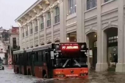 Se aleja Helene, perduran tupiciones en tragantes y alcantarillas