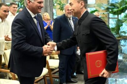 Cuba estará invariablemente junto al pueblo chino