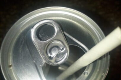 EN 500 CARACTERES: Para fijar la pajilla de absorber