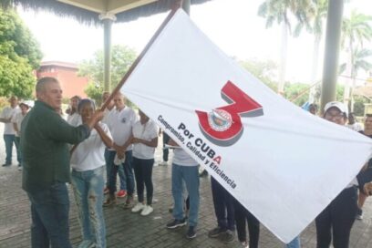 Abanderan delegación matancera a relevante cita sindical turística