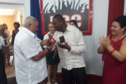 Felicita movimiento sindical a trabajadores bancarios