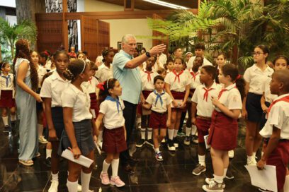 Díaz-Canel recibe a pioneros cubanos (+ Video)