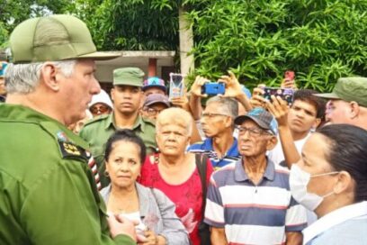 Díaz-Canel recorre municipio de Pilón, afectado por recientes sismos