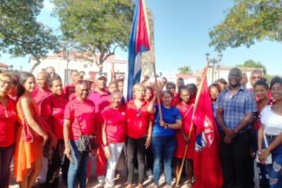 Estandarte de cubanía para delegación a Conferencia de la CTC en Santiago de Cuba