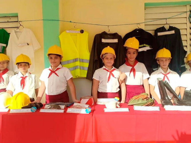 School children were invited to the opening ceremony of the day to emphasize the urgency of using protection. Photo: Taken from Edel Cruz's Facebook account