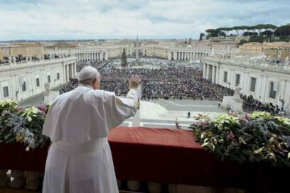 Papa Francisco pidió en mensaje navideño silenciar las armas