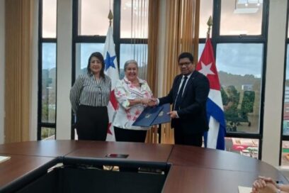 Panamá y Cuba reanudan programa conjunto de alfabetización