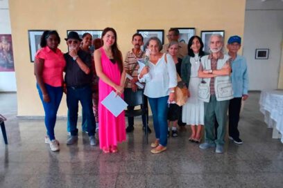 Mayoría de féminas honran a una dama