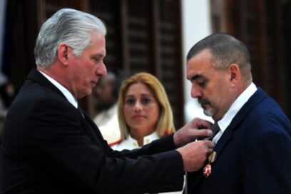 Destacados profesionales del sector de salud pública son reconocidos en la capital cubana