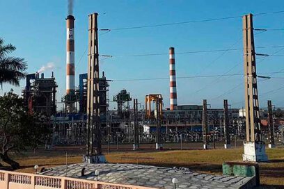 Presidente de Cuba encomia labor de trabajadores del sector eléctrico