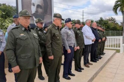Presidente de Cuba asiste a acto por aniversario de Policía Nacional