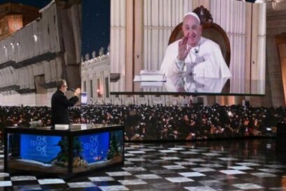 También el Papa habla de las redes sociales