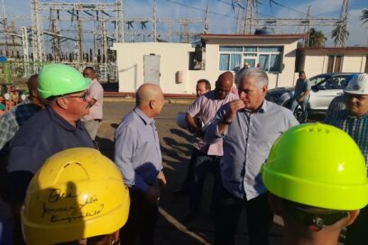Presidente de Cuba visita termoeléctrica de Cienfuegos