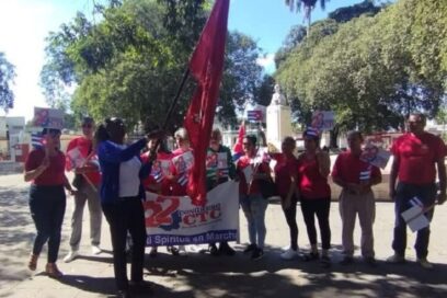 Sindicalistas de Cabaiguán a las puertas del Congreso de los trabajadores