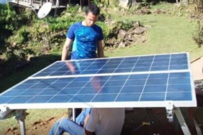 Instalan paneles solares en intrincadas comunidades
