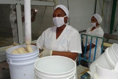 Persiste la industria láctea de Granma en sobresalir con resultados mejores