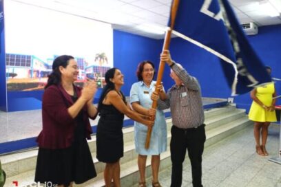 Recibe Bandera de Proeza Laboral Empresa Industria Electrónica Comandante Camilo Cienfuegos