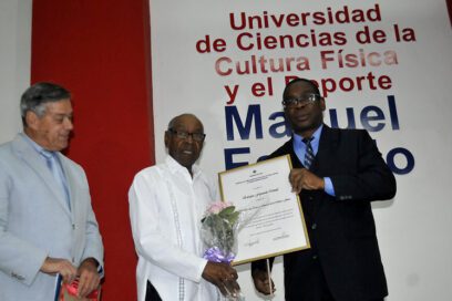 Tres grandes del deporte cubano se doctoran
