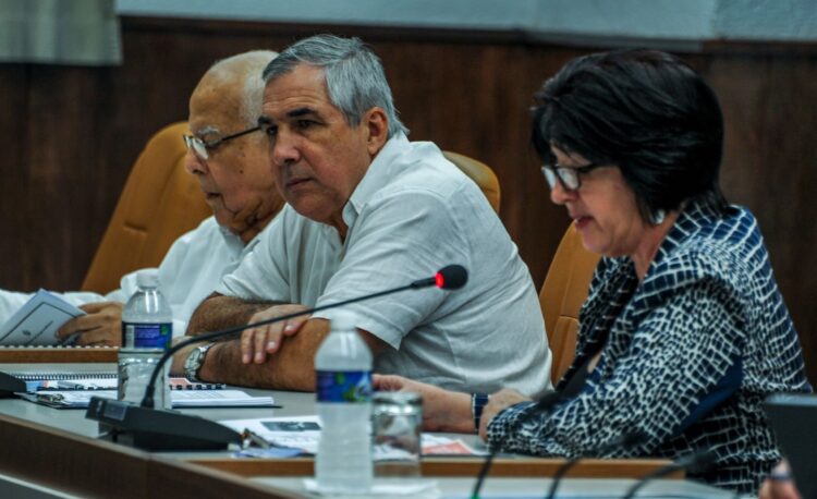 La población debe sentir el impacto de las políticas sociales de la Revolución