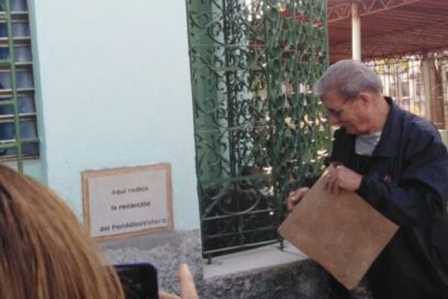 Periodistas pineros develan tarjas