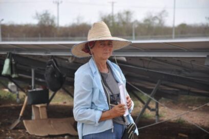 Elizabeth, una mujer que construye por la luz