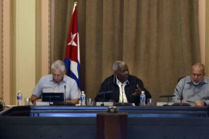 Corregir distorsiones y reimpulsar la economía debe ser una guía del país