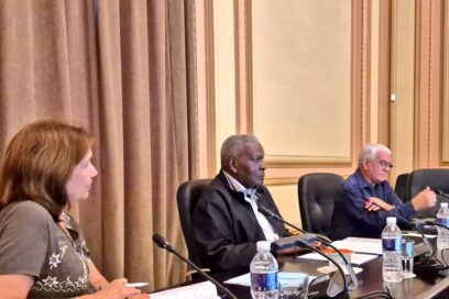 Evalúan comisiones parlamentarias temas económicos