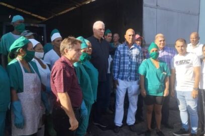 Visita presidente cubano sitios de interés económico y social en Matanzas