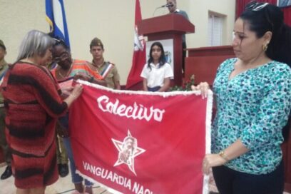 Honran a trabajadores avileños por relevantes méritos