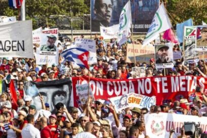 Desfiles con alegría y espíritu patriótico