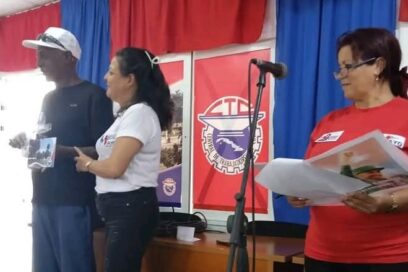 Encuentro bajo el concepto de Revolución