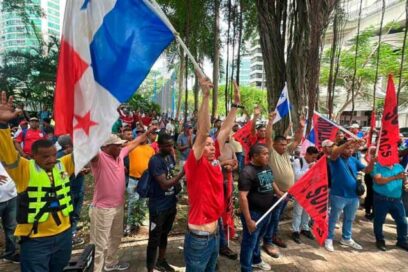 Retienen salarios a maestros panameños en huelga indefinida