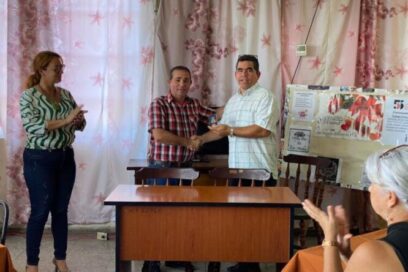 Distinguen a Trabajadores con la medalla Armando Mestre Martínez