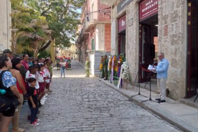 Ofrendas florales de Raúl y Díaz-Canel en homenaje a bomberos cubanos