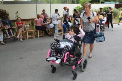 Reconocen como empleo servicio de cuidados para familias con hijos en situación de discapacidad