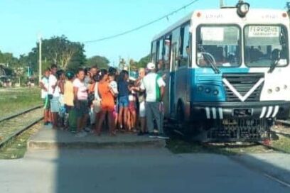 Convierten ómnibus Diana en transporte ferroviario