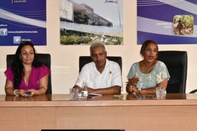 Debaten sobre desafíos en gestión de destinos turísticos