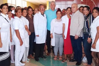 Recorre Díaz-Canel centros económicos y sociales en Granma (+video)