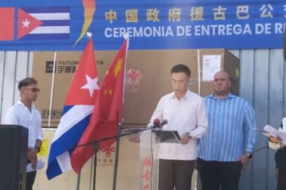Donación china para reparar ómnibus en La Habana