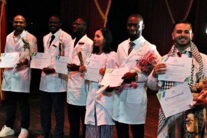 Reciben títulos profesionales de la salud