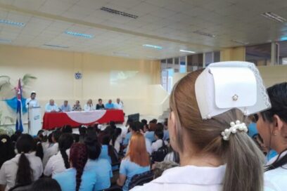 Acreditan en Holguín carreras de Enfermería y Bioanálisis Clínico