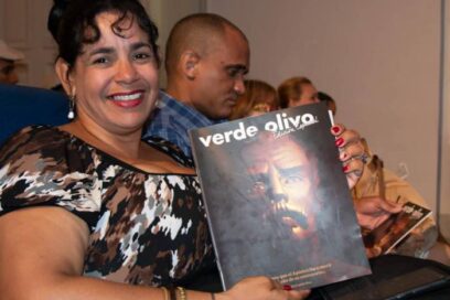 Presenta revista Verde Olivo edición especial