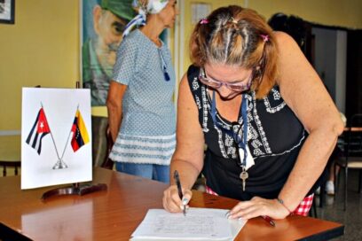 En periódico Trabajadores firman por la paz