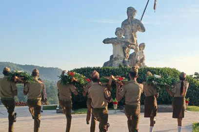 Ofrendas florales de Raúl Castro y Díaz-Canel a Juan Almeida