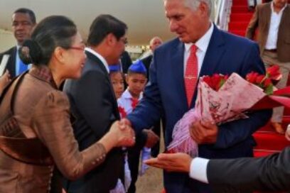 Laos da la bienvenida a Díaz-Canel