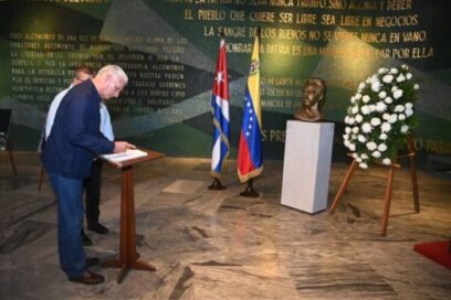 Firma Presidente de Cuba declaración solidaria con Venezuela