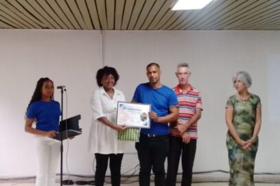 Reconocen a trabajadores de Emcomed Santiago