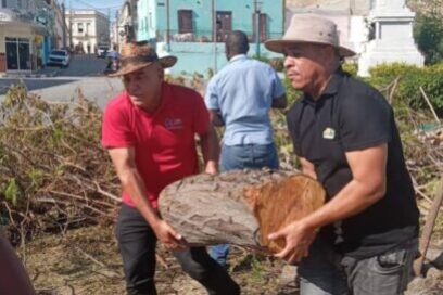 Esfuerzo proletario en el centro histórico de Santiago de Cuba