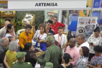 Intercambia Presidente del Parlamento con exportadores de las provincias