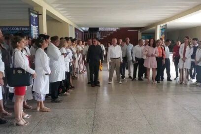 Avanza proceso de acreditación de especialidades médicas en Camagüey